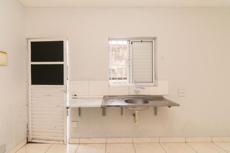Cozinha de kitnet/studio para alugar com 1 quarto, 15m² em Liberdade, São Paulo