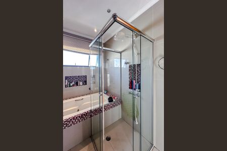 Apartamento à venda com 238m², 6 quartos e 4 vagas Apartamento à venda com 238m², 6 quartos e 4 vagasBanheiro da Suíte 3