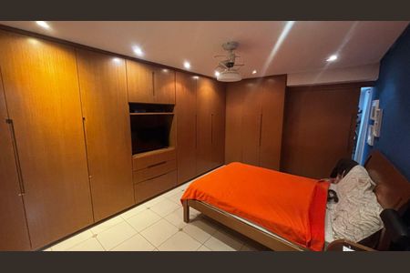 Apartamento à venda com 190m², 3 quartos e 2 vagas Apartamento à venda com 190m², 3 quartos e 2 vagasSuíte