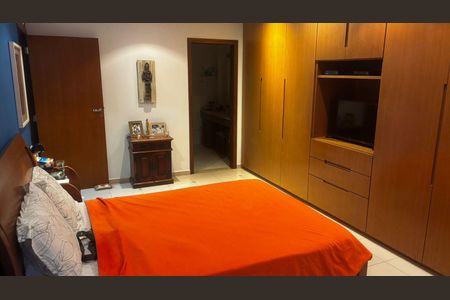 Apartamento à venda com 190m², 3 quartos e 2 vagas Apartamento à venda com 190m², 3 quartos e 2 vagasSuíte