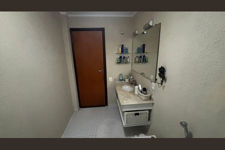 Apartamento à venda com 190m², 3 quartos e 2 vagas Apartamento à venda com 190m², 3 quartos e 2 vagasBanheiro Suíte