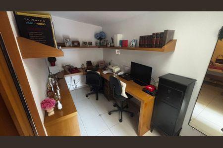 Apartamento à venda com 190m², 3 quartos e 2 vagas Apartamento à venda com 190m², 3 quartos e 2 vagasEscritório