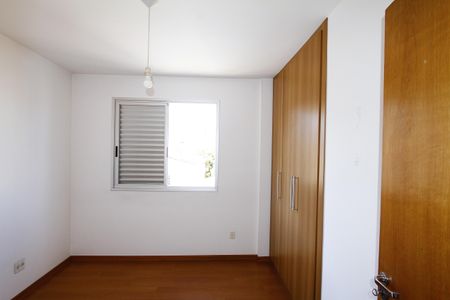 Apartamento à venda com 135m², 4 quartos e 2 vagasQuarto 2