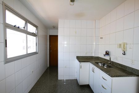 Apartamento à venda com 135m², 4 quartos e 2 vagasCozinha
