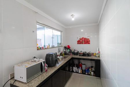 Casa à venda com 242m², 3 quartos e 4 vagas Casa à venda com 242m², 3 quartos e 4 vagasCozinha