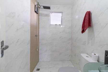 Casa à venda com 242m², 3 quartos e 4 vagas Casa à venda com 242m², 3 quartos e 4 vagasBanheiro social