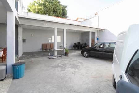 Casa à venda com 242m², 3 quartos e 4 vagas Casa à venda com 242m², 3 quartos e 4 vagasQuintal