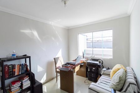 Casa à venda com 242m², 3 quartos e 4 vagas Casa à venda com 242m², 3 quartos e 4 vagasEscritório