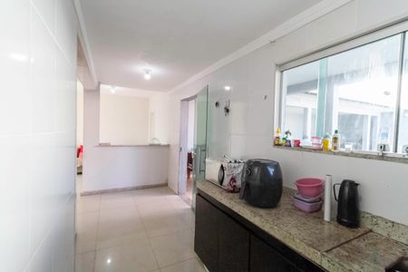 Casa à venda com 242m², 3 quartos e 4 vagas Casa à venda com 242m², 3 quartos e 4 vagasCozinha