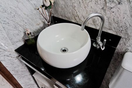 Apartamento à venda com 52m², 2 quartos e 1 vaga Apartamento à venda com 52m², 2 quartos e 1 vagaBanheiro Social