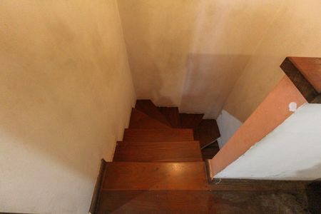 Casa à venda com 88m², 2 quartos e 1 vaga Casa à venda com 88m², 2 quartos e 1 vagaEscada