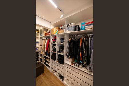Apartamento à venda com 88m², 2 quartos e 2 vagas Apartamento à venda com 88m², 2 quartos e 2 vagasCloset da Suíte 2