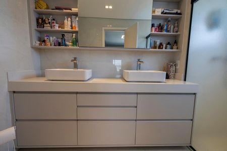Apartamento à venda com 88m², 2 quartos e 2 vagas Apartamento à venda com 88m², 2 quartos e 2 vagasBanheiro da Suíte 2