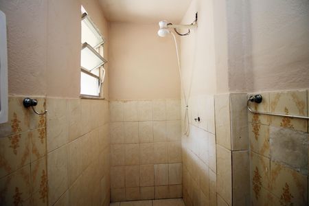 Banheiro de apartamento para alugar com 1 quarto, 36m² em Cordovil, Rio de Janeiro