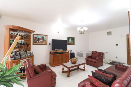 Casa à venda com 196m², 5 quartos e 5 vagas Casa à venda com 196m², 5 quartos e 5 vagasSala