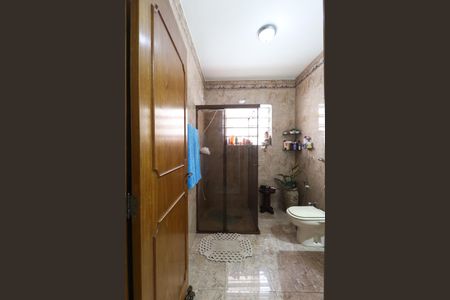 Casa à venda com 196m², 5 quartos e 5 vagas Casa à venda com 196m², 5 quartos e 5 vagasBanheiro Social