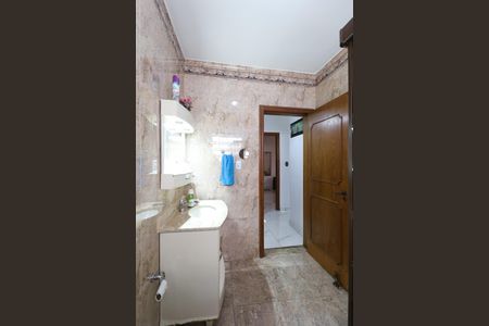 Casa à venda com 196m², 5 quartos e 5 vagas Casa à venda com 196m², 5 quartos e 5 vagasBanheiro Social