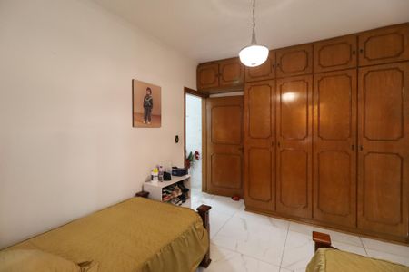 Casa à venda com 196m², 5 quartos e 5 vagas Casa à venda com 196m², 5 quartos e 5 vagasQuarto