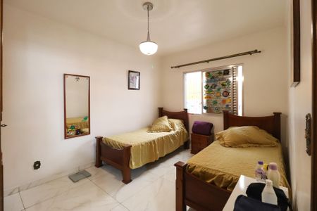 Casa à venda com 196m², 5 quartos e 5 vagas Casa à venda com 196m², 5 quartos e 5 vagasQuarto