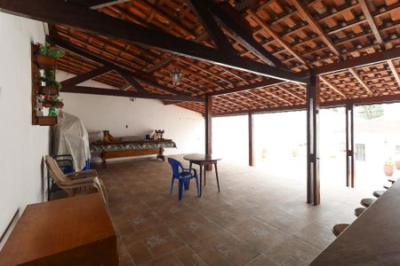 Casa à venda com 196m², 5 quartos e 5 vagas Casa à venda com 196m², 5 quartos e 5 vagasÁrea comum