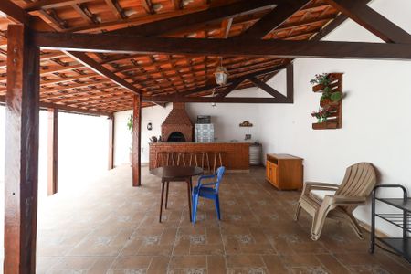 Casa à venda com 196m², 5 quartos e 5 vagas Casa à venda com 196m², 5 quartos e 5 vagasÁrea comum