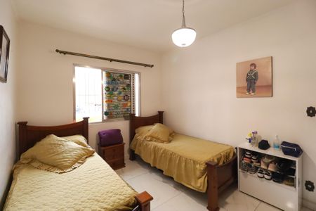 Casa à venda com 196m², 5 quartos e 5 vagas Casa à venda com 196m², 5 quartos e 5 vagasQuarto