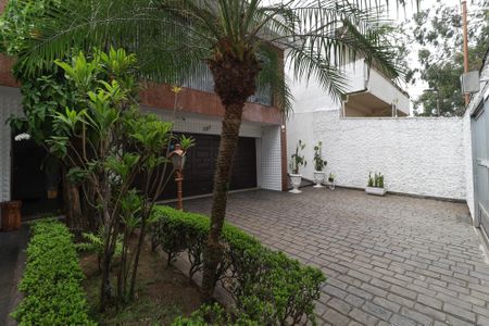Casa à venda com 196m², 5 quartos e 5 vagas Casa à venda com 196m², 5 quartos e 5 vagasÁrea comum