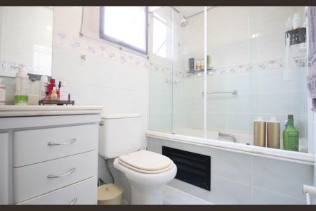 Apartamento à venda com 144m², 3 quartos e 3 vagas Apartamento à venda com 144m², 3 quartos e 3 vagasBanheiro da Suíte 1