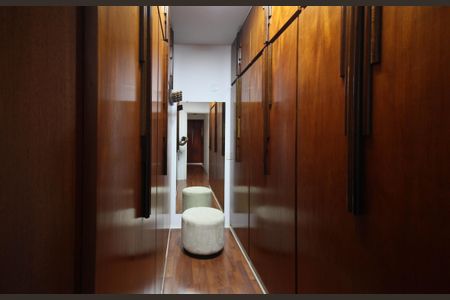 Apartamento à venda com 144m², 3 quartos e 3 vagas Apartamento à venda com 144m², 3 quartos e 3 vagasCloset Suíte 1