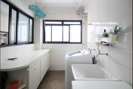 Apartamento à venda com 144m², 3 quartos e 3 vagas Apartamento à venda com 144m², 3 quartos e 3 vagasÁrea de Serviço