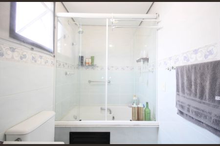 Apartamento à venda com 144m², 3 quartos e 3 vagas Apartamento à venda com 144m², 3 quartos e 3 vagasBanheiro da Suíte 1