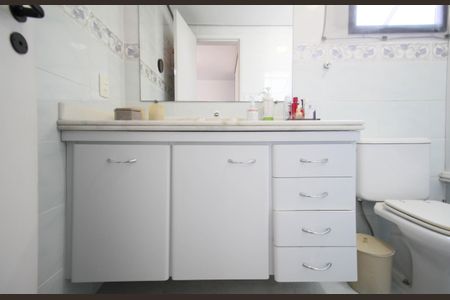 Apartamento à venda com 144m², 3 quartos e 3 vagas Apartamento à venda com 144m², 3 quartos e 3 vagasBanheiro da Suíte 1