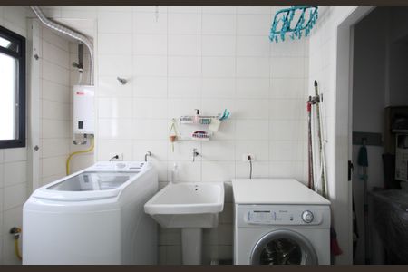 Apartamento à venda com 144m², 3 quartos e 3 vagas Apartamento à venda com 144m², 3 quartos e 3 vagasÁrea de Serviço