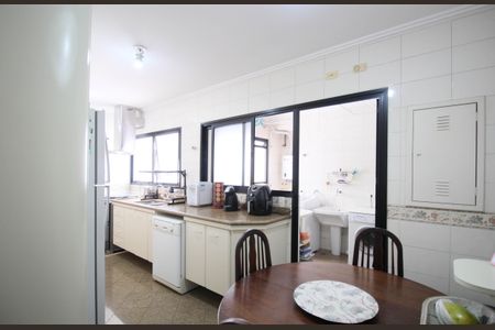 Apartamento à venda com 144m², 3 quartos e 3 vagas Apartamento à venda com 144m², 3 quartos e 3 vagasCozinha