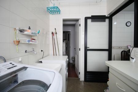 Apartamento à venda com 144m², 3 quartos e 3 vagas Apartamento à venda com 144m², 3 quartos e 3 vagasÁrea de Serviço