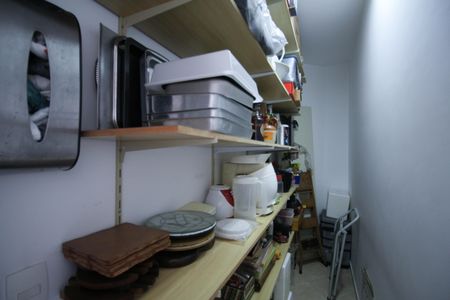 Apartamento à venda com 144m², 3 quartos e 3 vagas Apartamento à venda com 144m², 3 quartos e 3 vagasDespensa