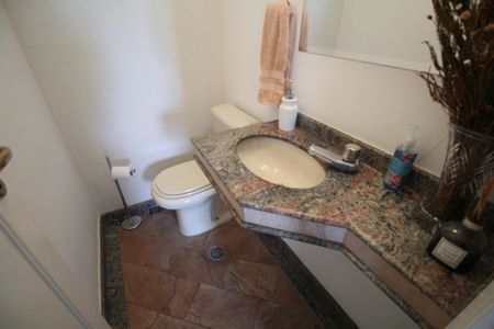 Apartamento à venda com 144m², 3 quartos e 3 vagas Apartamento à venda com 144m², 3 quartos e 3 vagasLavabo