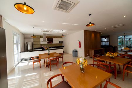 Apartamento à venda com 74m², 3 quartos e 2 vagas Apartamento à venda com 74m², 3 quartos e 2 vagasÁrea comum - Salão de festas