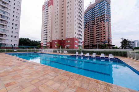 Apartamento à venda com 74m², 3 quartos e 2 vagas Apartamento à venda com 74m², 3 quartos e 2 vagasÁrea comum - Piscina