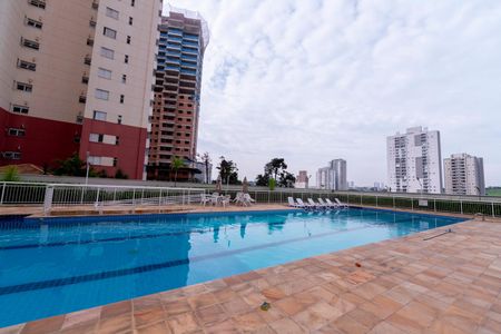 Apartamento à venda com 74m², 3 quartos e 2 vagas Apartamento à venda com 74m², 3 quartos e 2 vagasÁrea comum - Piscina