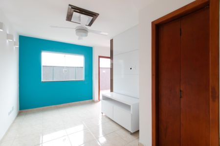 Sala de casa de condomínio para alugar com 2 quartos, 63m² em Parada Xv de Novembro, São Paulo