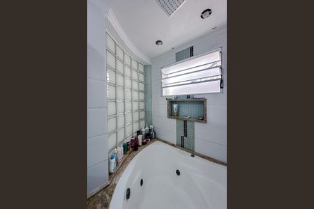 Casa à venda com 181m², 2 quartos e 2 vagas Casa à venda com 181m², 2 quartos e 2 vagasBanheiro da Suíte 2