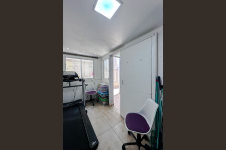 Casa à venda com 181m², 2 quartos e 2 vagas Casa à venda com 181m², 2 quartos e 2 vagasQuarto de Serviço