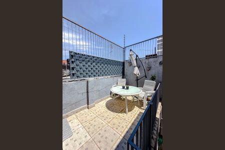 Casa à venda com 181m², 2 quartos e 2 vagas Casa à venda com 181m², 2 quartos e 2 vagasÁrea externa