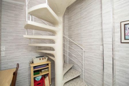 Casa à venda com 172m², 2 quartos e 3 vagas Casa à venda com 172m², 2 quartos e 3 vagasCorredor