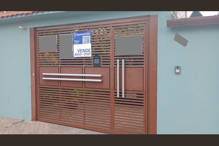 Casa à venda com 172m², 2 quartos e 3 vagas Casa à venda com 172m², 2 quartos e 3 vagasFachada / Placa