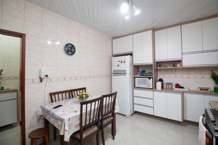 Casa à venda com 172m², 2 quartos e 3 vagas Casa à venda com 172m², 2 quartos e 3 vagasCozinha