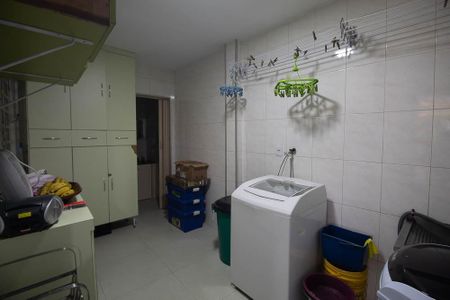 Casa à venda com 172m², 2 quartos e 3 vagas Casa à venda com 172m², 2 quartos e 3 vagasÁrea de Serviço