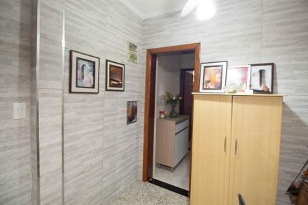 Casa à venda com 172m², 2 quartos e 3 vagas Casa à venda com 172m², 2 quartos e 3 vagasCorredor