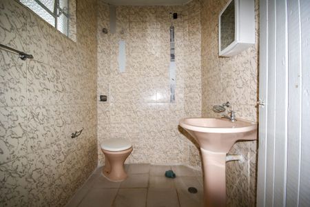 Banheiro Social de casa para alugar com 2 quartos, 65m² em Vila Clarice, São Paulo